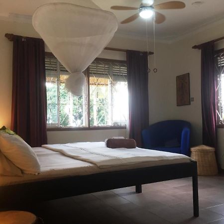 Carpe Diem Guesthouse Entebbe Exterior photo