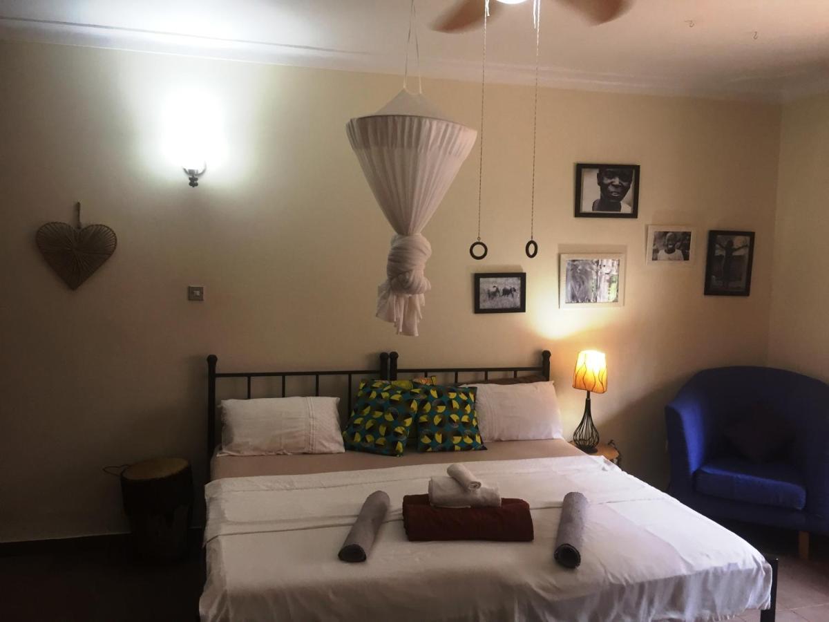 Carpe Diem Guesthouse Entebbe Exterior photo