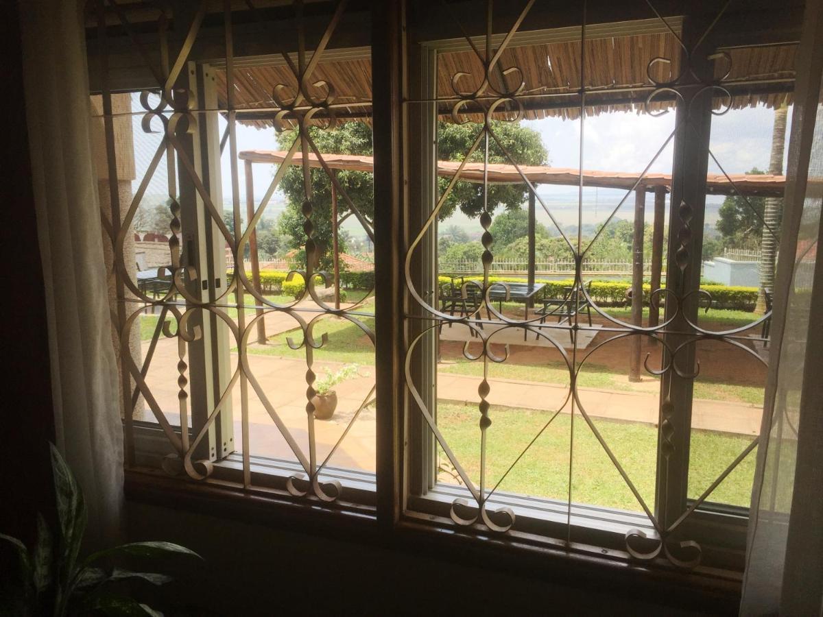 Carpe Diem Guesthouse Entebbe Exterior photo