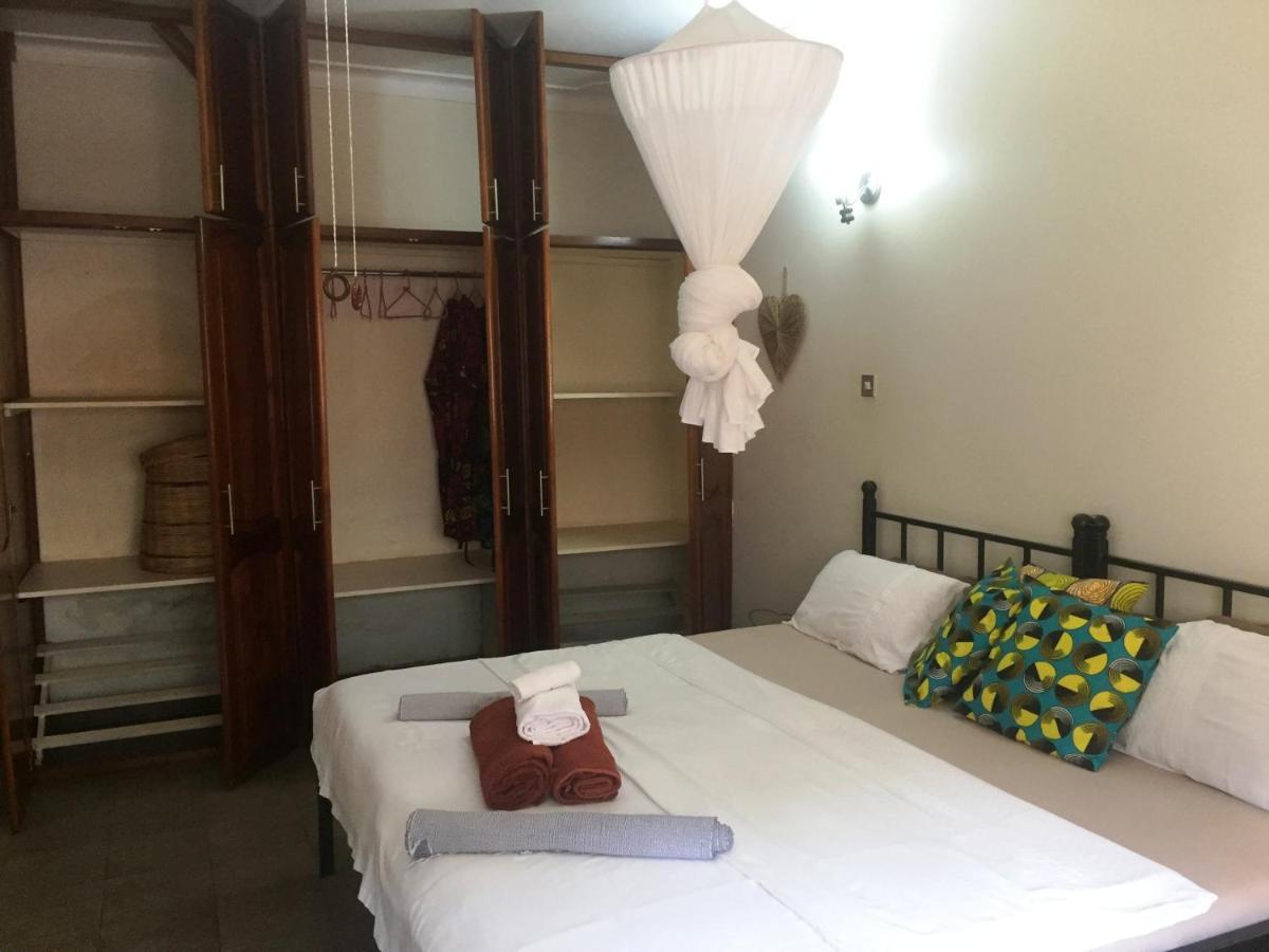Carpe Diem Guesthouse Entebbe Exterior photo