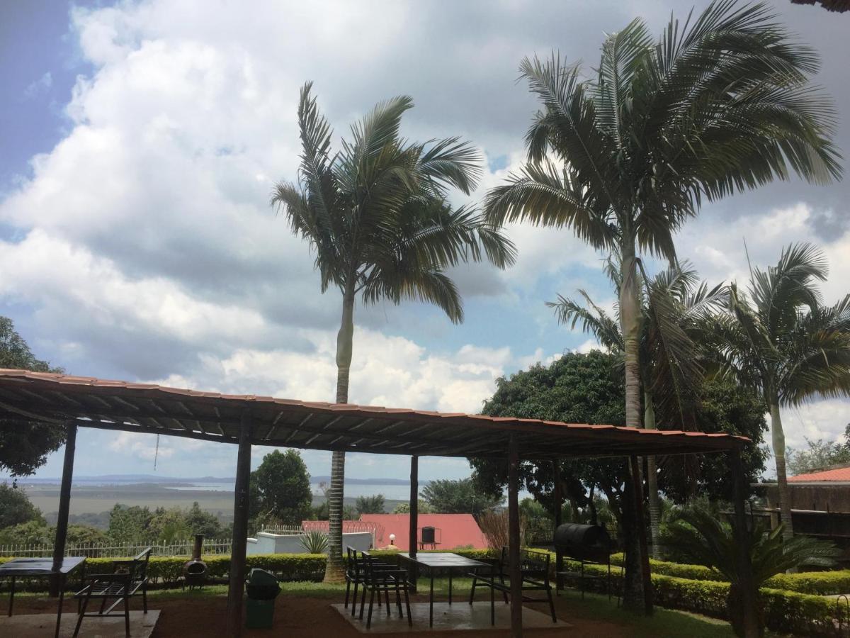 Carpe Diem Guesthouse Entebbe Exterior photo