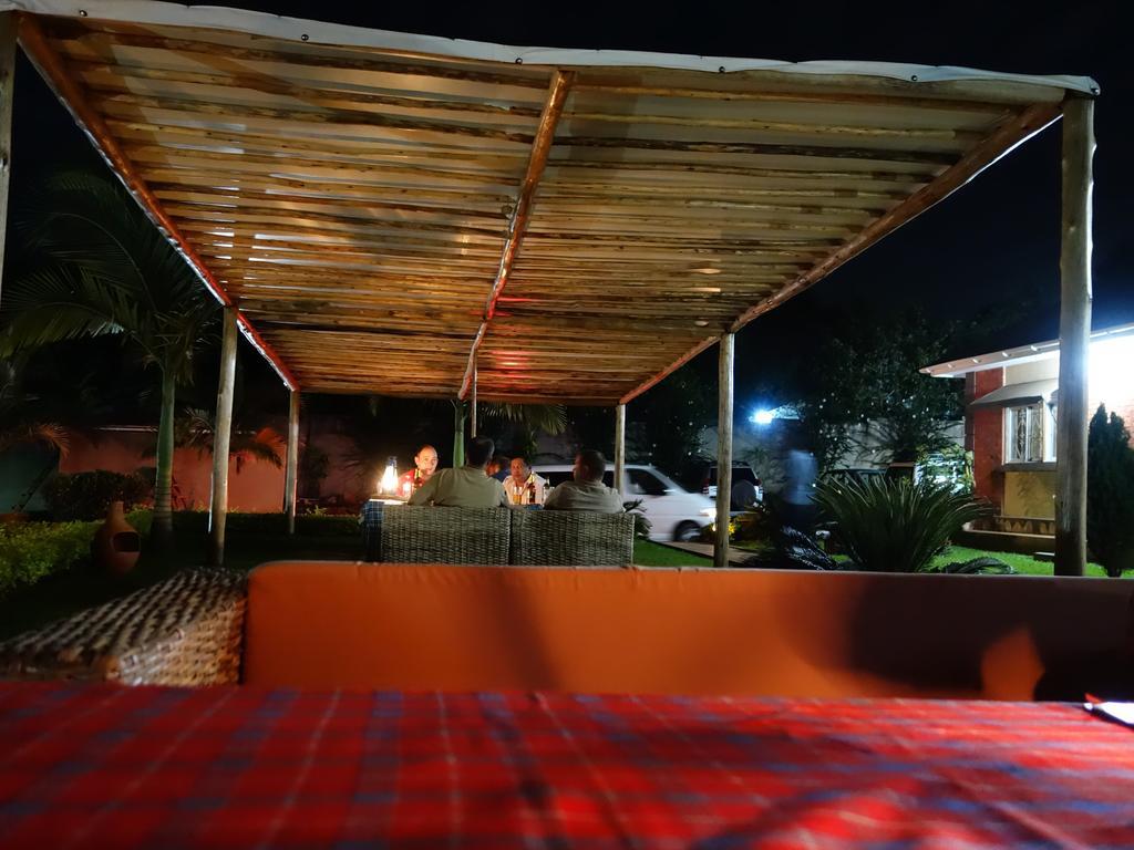 Carpe Diem Guesthouse Entebbe Exterior photo