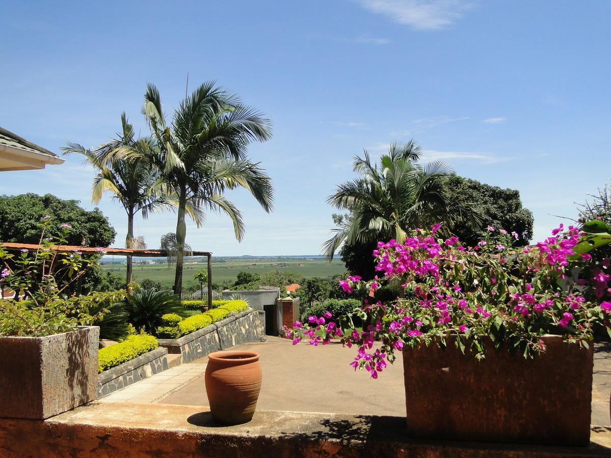 Carpe Diem Guesthouse Entebbe Exterior photo