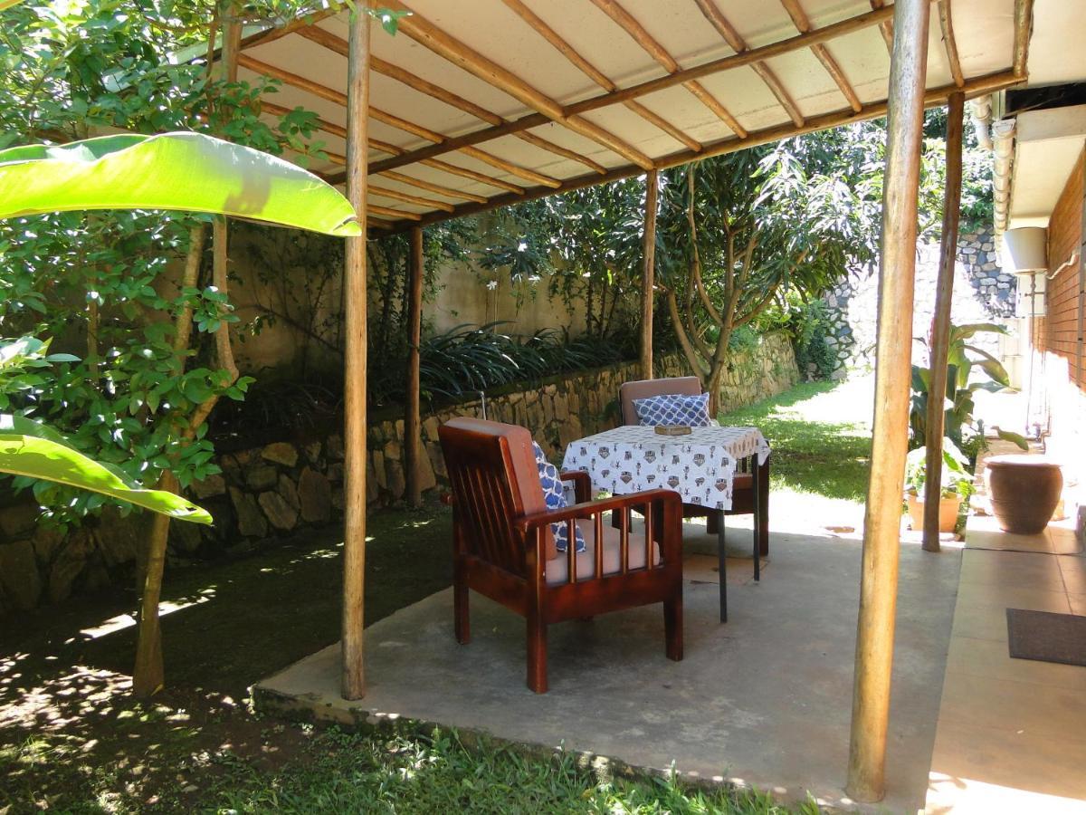 Carpe Diem Guesthouse Entebbe Exterior photo
